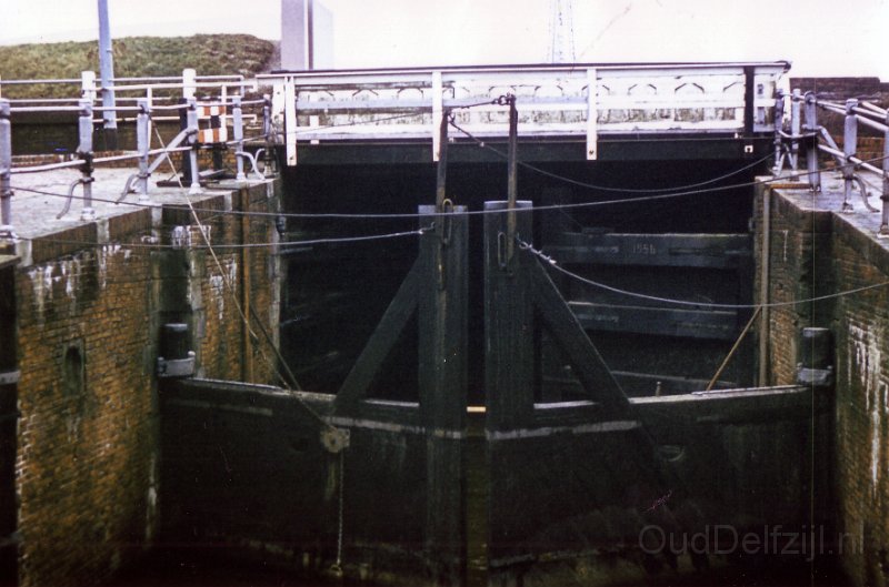 Nieuweweg sluisdeuren van de van Buren sluisjes.jpg
